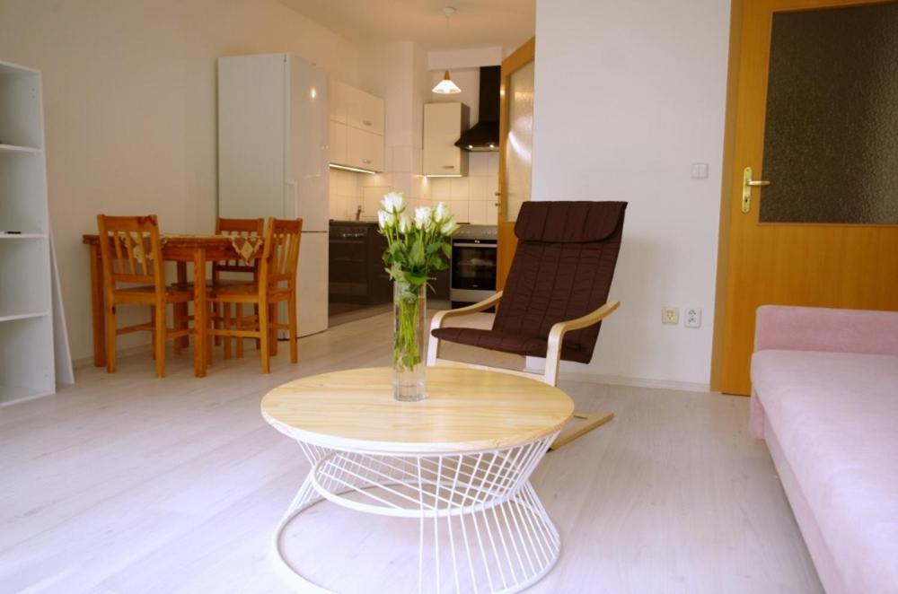 Apartment Golden Praga Esterno foto