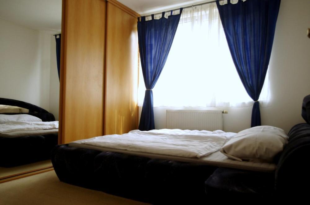 Apartment Golden Praga Esterno foto
